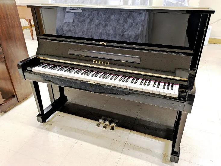 YAMAHA U1M