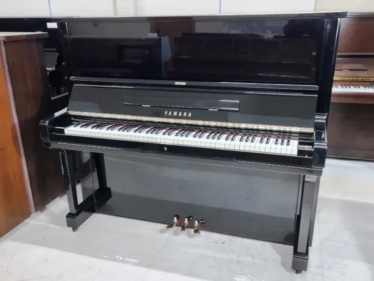 YAMAHA U3F