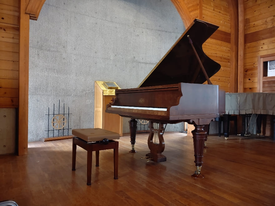 静岡ハリストス正教会アークホールにて　エラールのグランドピアノ