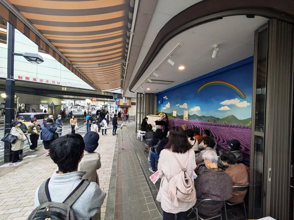 ウイスタリア音楽院講師による街角ミニミニコンサートを行いました♪ 2024年11月10日