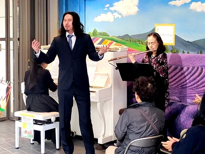 ウイスタリア音楽院講師による街角ミニミニコンサートを行いました♪ 2024年11月10日